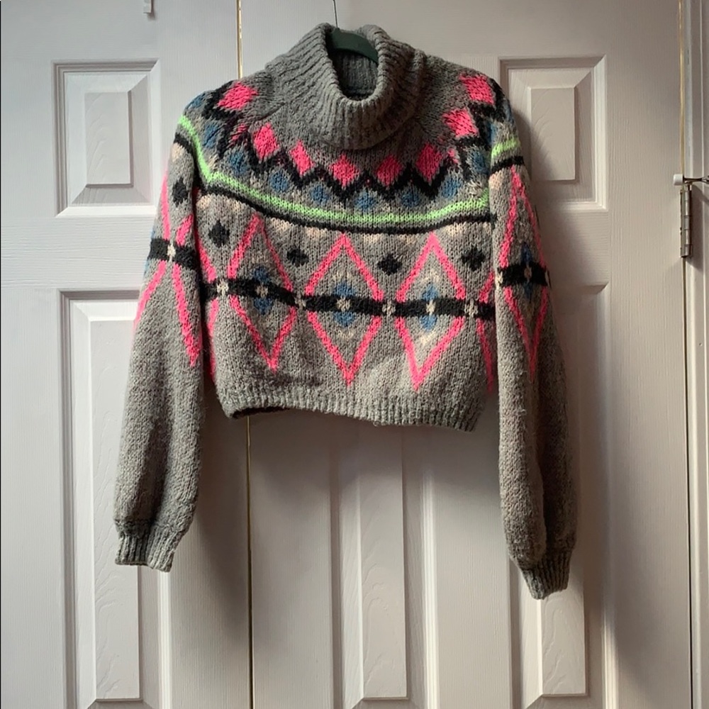 Hollister - women’s cropped sweater - M